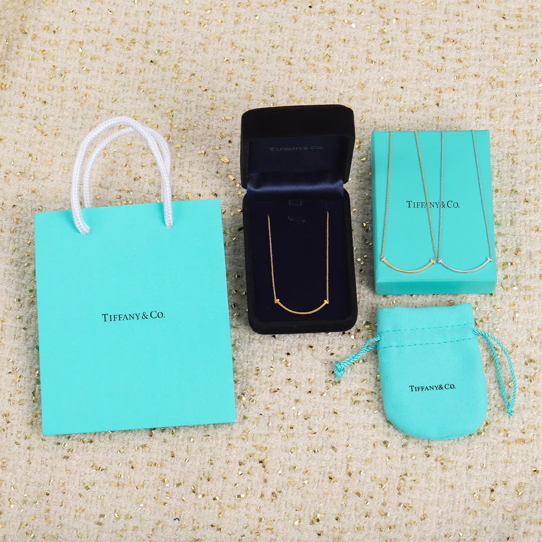 Tiffany & Co. necklace, simple bar design